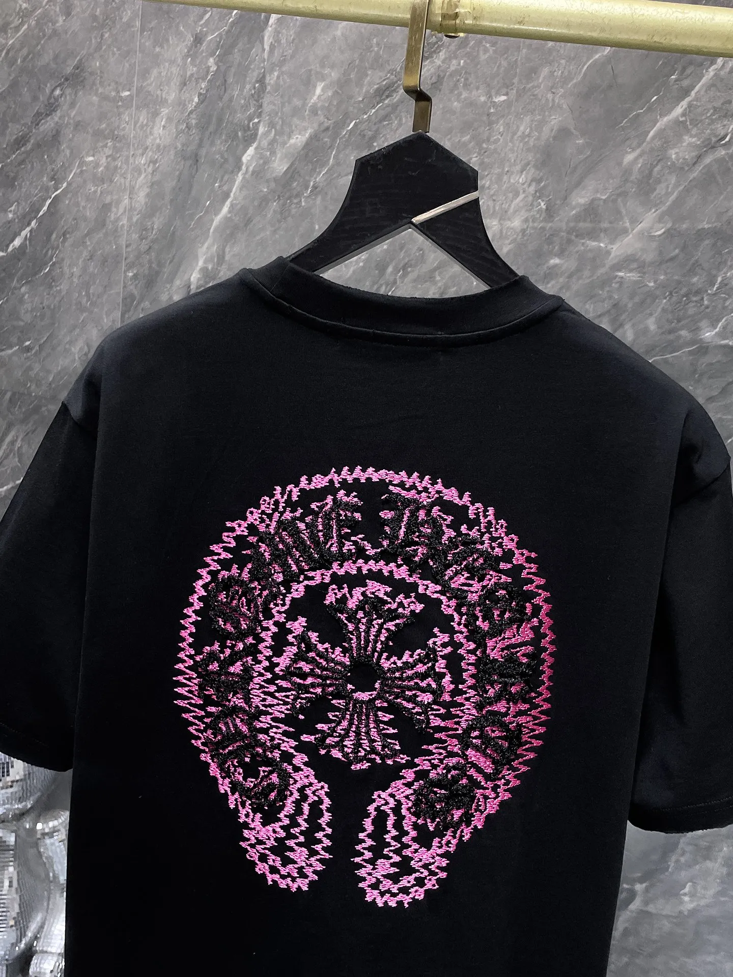 P180 new summer Chrome Hearts 25ss high version worn out! High-weight, environmentally friendly and high-quality top-quality fabric 280g Cromat hoof Sanskrit cross embroidery short-sleeved vacuum embroidery method! Heavy embroidery! ! ! Tens of thousands of needles! ! Counter synchronization 1:1 replica version Recommended color: black white Code number: S, M, L, XL